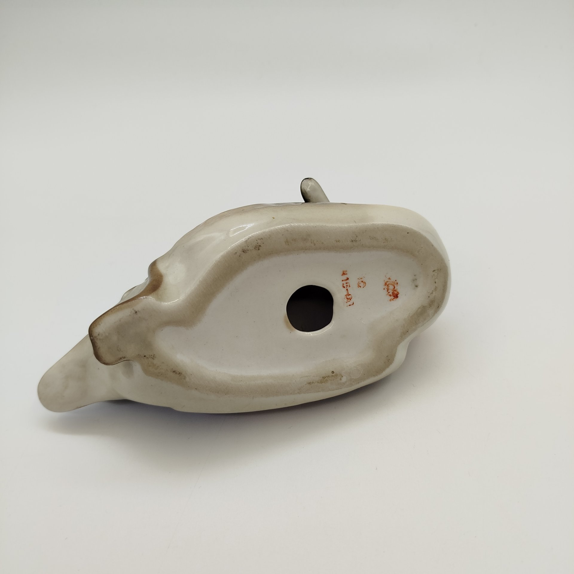 Статуэтка "Утка", скульптор П.П. Веселов, фарфор, аэрография, роспись, Ленинградский фарфоровый завод (ЛФЗ), СССР, 1970-1986 гг.