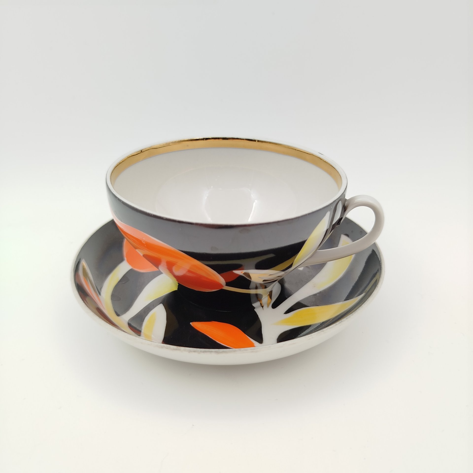 Пара чайная "Тюльпан", фарфор, крытье, роспись, золочение, Дулевский фарфоровый завод (Дулёво), СССР, 1968-1991 гг.