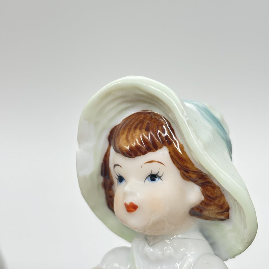 Статуэтка "Девочка с утюгом", CDC Rococo Collection