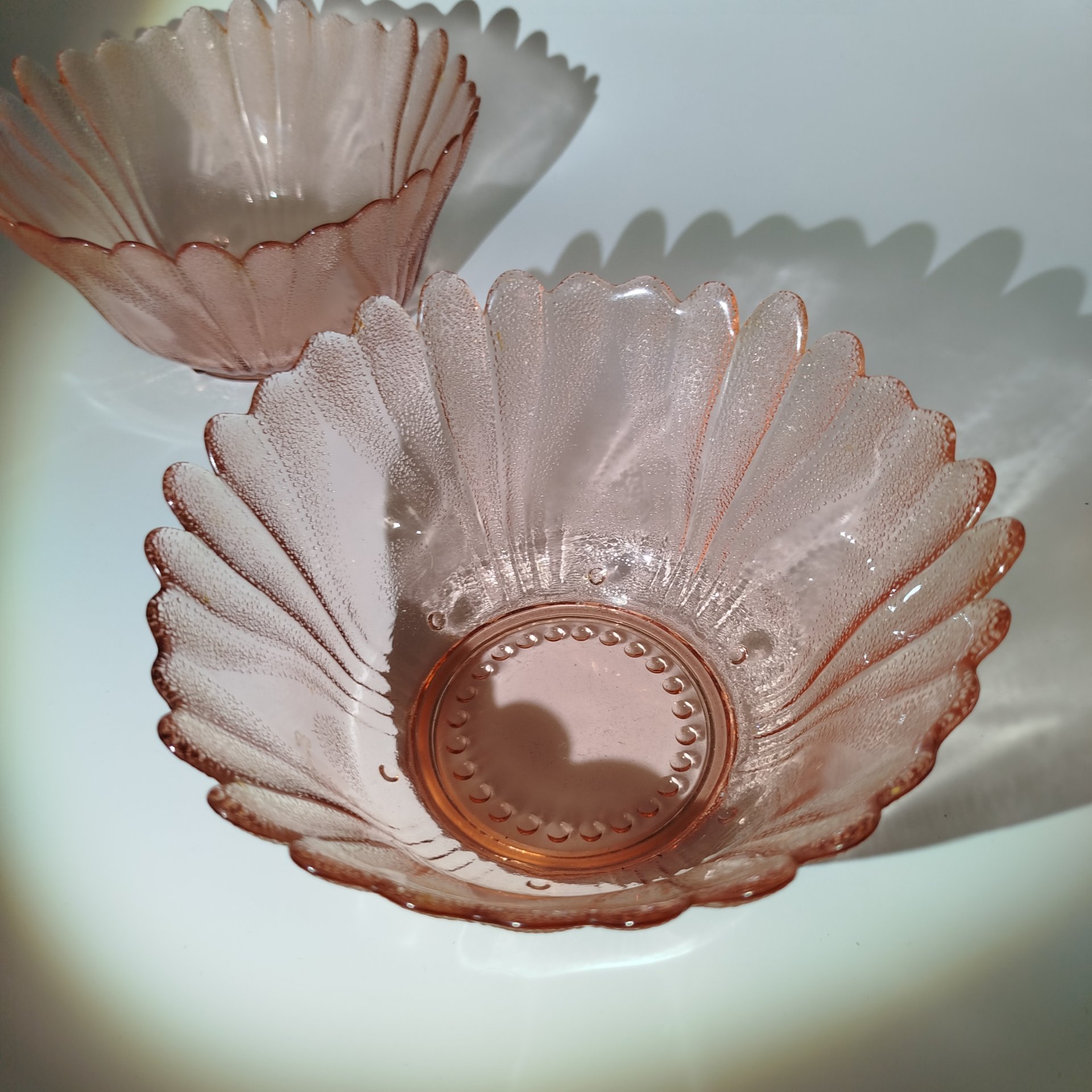 Набор из двух конфетниц(салатников) с фестончатым декором, цветное стекло, СССР, 1970-1990 гг.