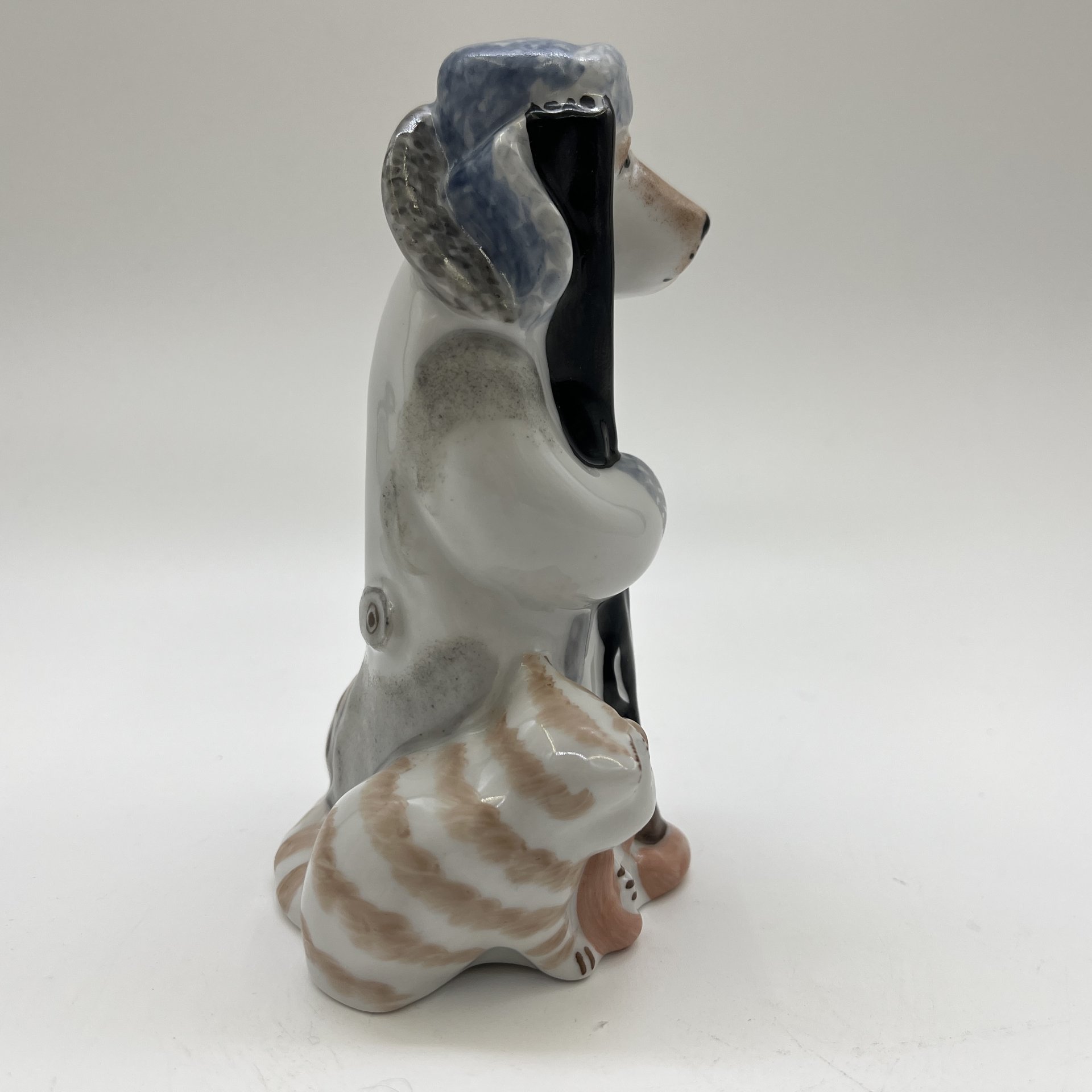 Статуэтка "Сторож в белом тулупе", фарфор, роспись, Дулевский фарфоровый завод (Дулёво), Россия, 2000-2010 гг.