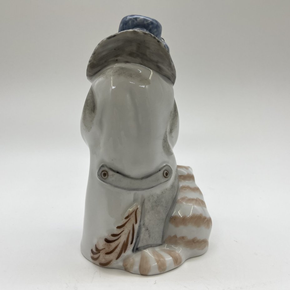 Статуэтка "Сторож в белом тулупе", фарфор, роспись, Дулевский фарфоровый завод (Дулёво), Россия, 2000-2010 гг.