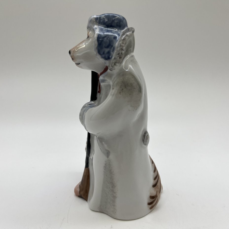 Статуэтка "Сторож в белом тулупе", фарфор, роспись, Дулевский фарфоровый завод (Дулёво), Россия, 2000-2010 гг.