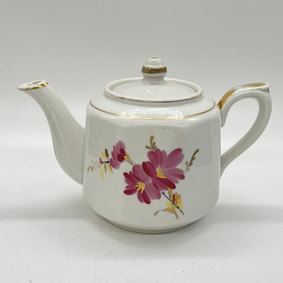 Заварочный чайник с расписным цветочным декором, фарфор, роспись золочение, Дмитровский фарфоровый завод (ДФЗ Вербилки), СССР, 1954-1965 гг.