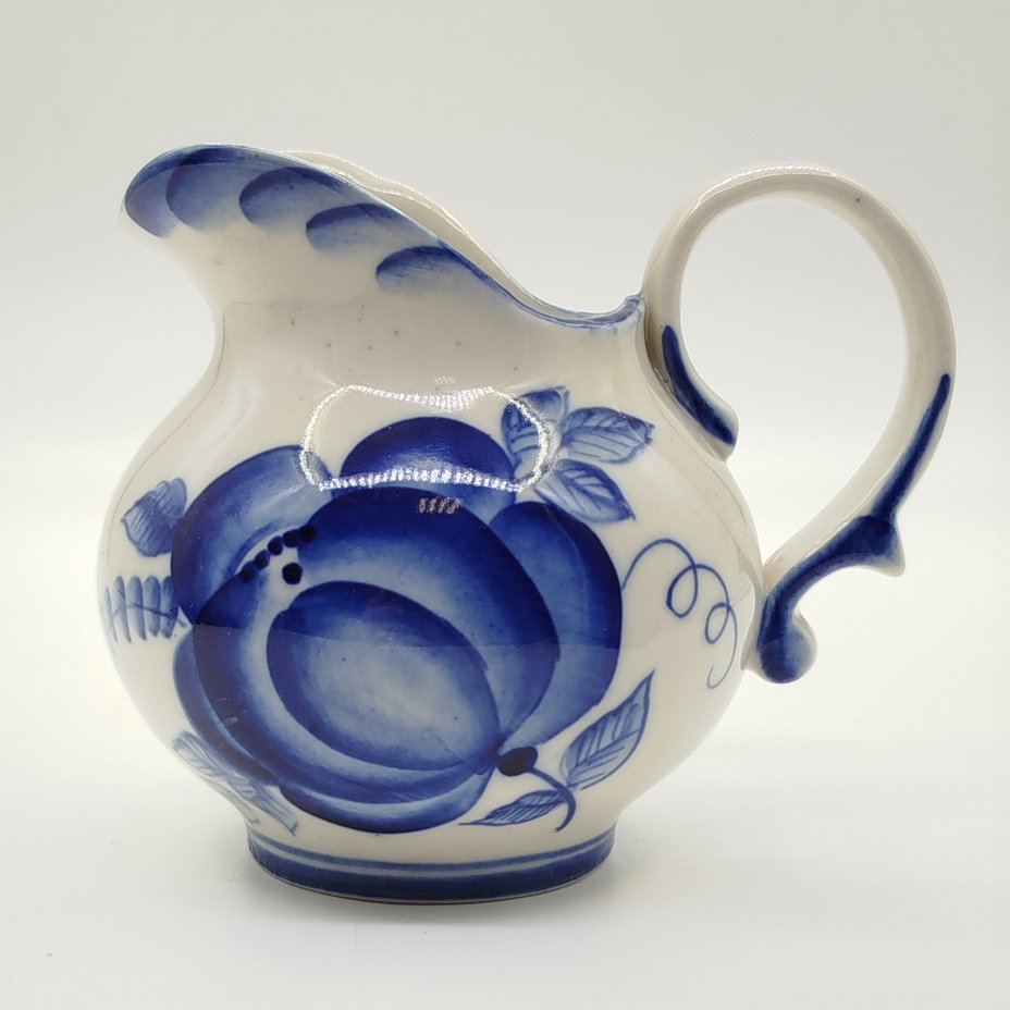 Сливочник (молочник) с цветочным декором