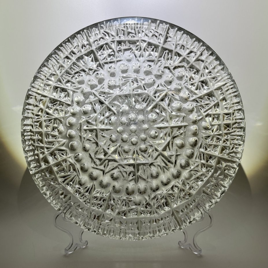 Блюдо сервировочное (поднос) "Космос", автор Л.Д. Смирнова, хрусталь, пресс, Ленинградский завод художественного стекла (ЛЗХС), СССР, 1960-1980 гг., Ленинградский завод художественного стекла (ЛЗХС)