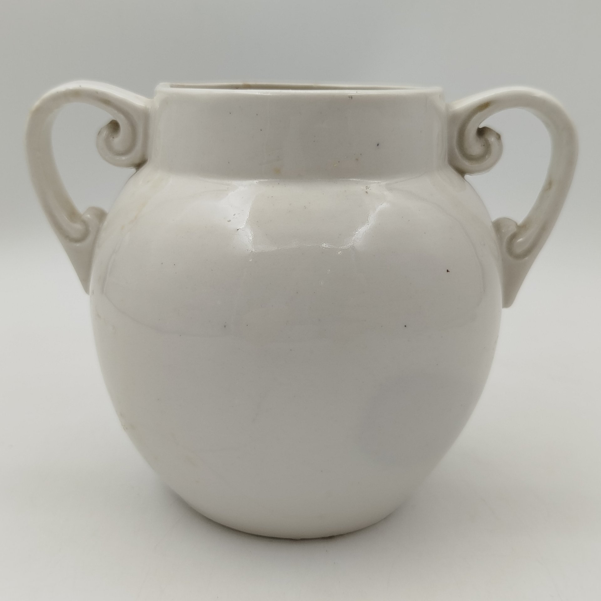Ваза, фарфор, Монголия, 1970-1990 гг.