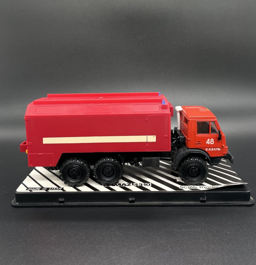 Модель автомобиля в масштабе 1:43 "КАМАЗ 4310"