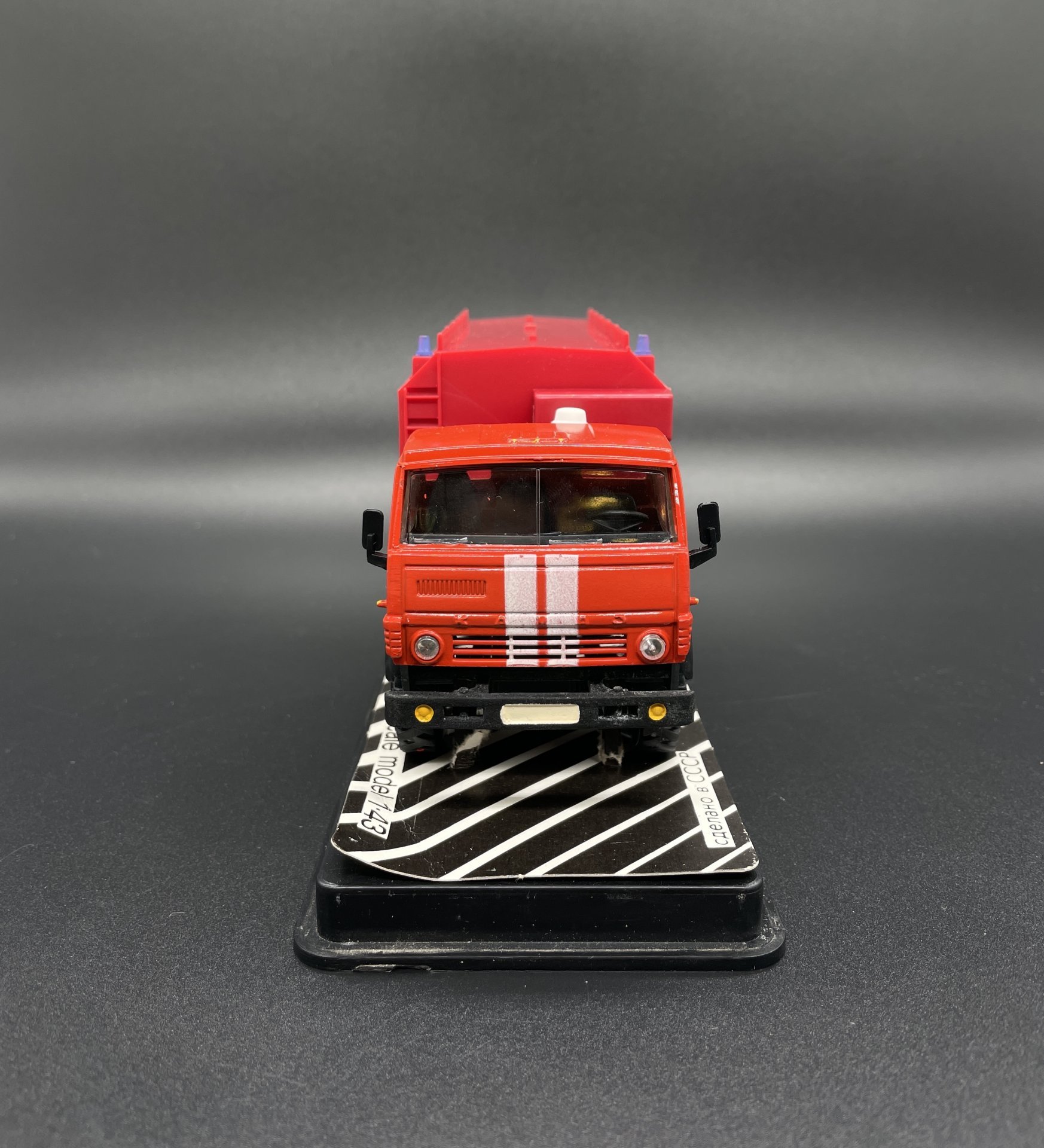 Модель автомобиля в масштабе 1:43 "КАМАЗ 4310"