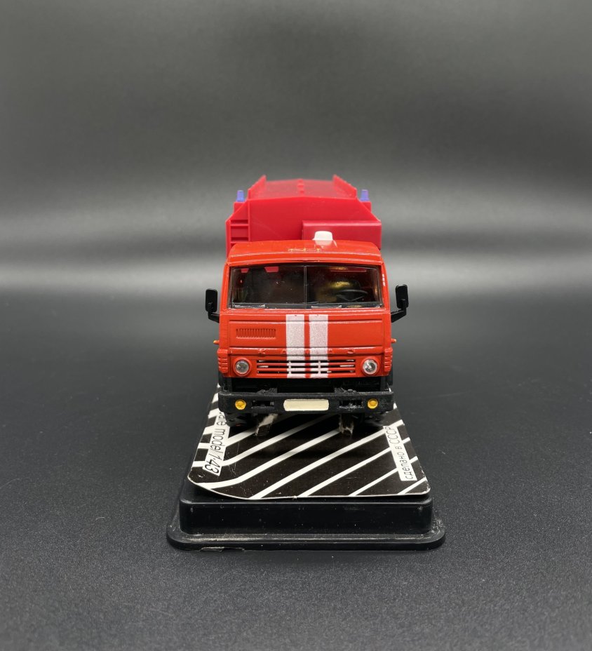 Модель автомобиля в масштабе 1:43 "КАМАЗ 4310"