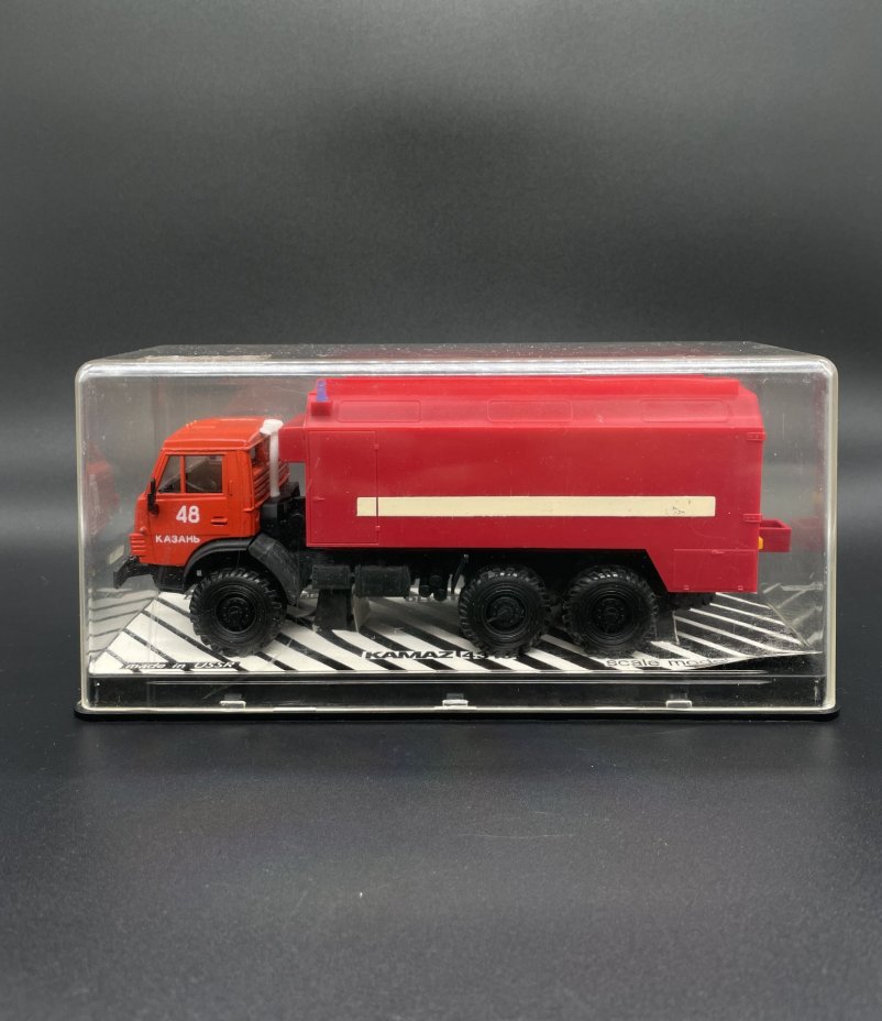 Модель автомобиля в масштабе 1:43 "КАМАЗ 4310"