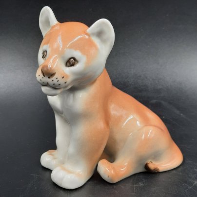 Статуэтка "Львёнок", скульптор Б.Я. Воробьев, фарфор, роспись, Ленинградский фарфоровый завод (ЛФЗ), СССР, 1970-1990 гг.