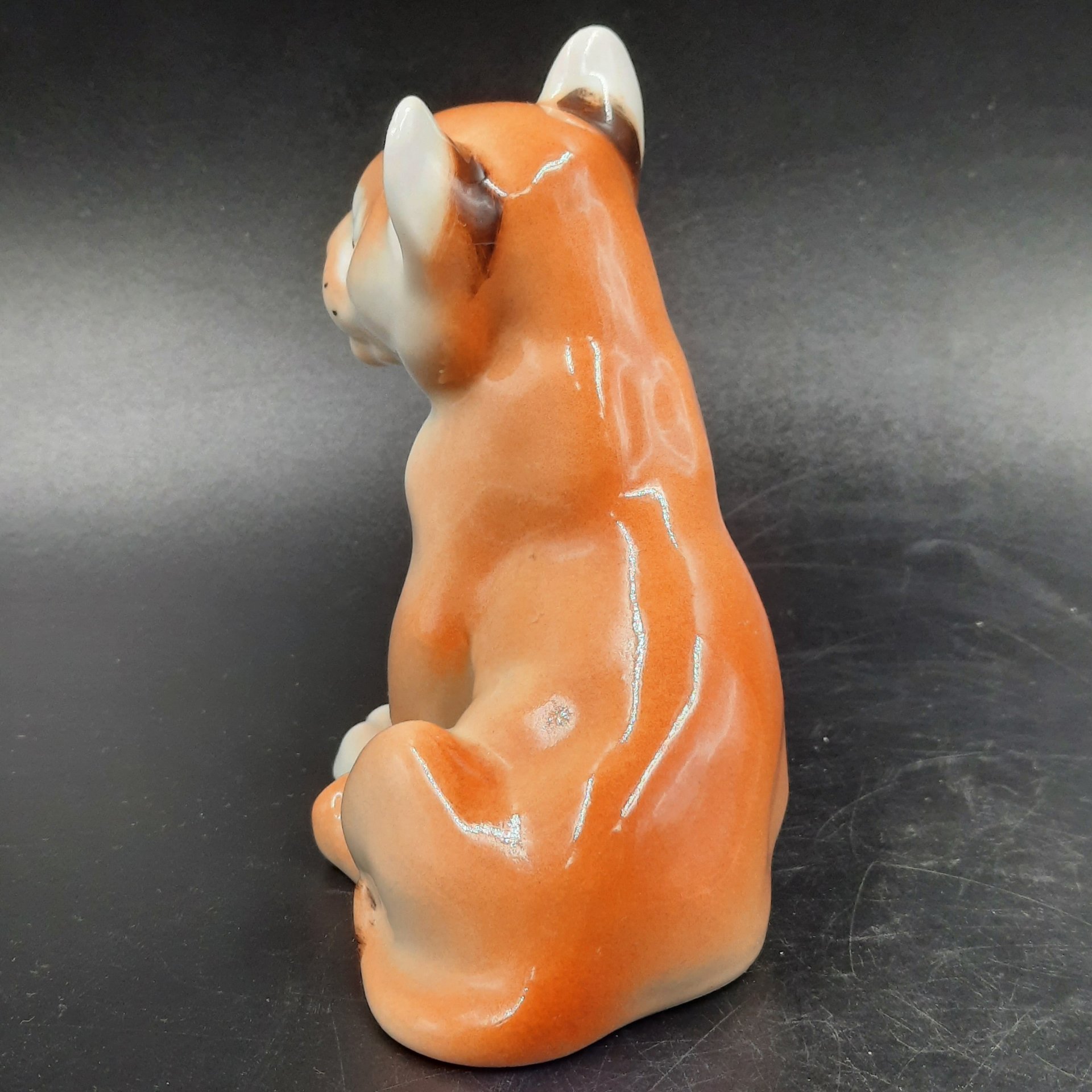 Статуэтка "Львёнок", скульптор Б.Я. Воробьев, фарфор, роспись, Ленинградский фарфоровый завод (ЛФЗ), СССР, 1970-1990 гг.