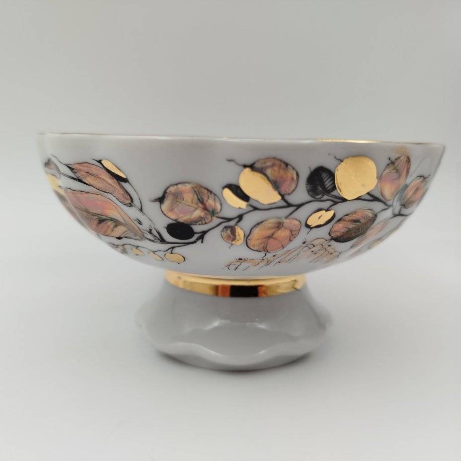 Конфетница из сервиза "Золотая осень", автор формы С.Е. Яковлева, автор росписи Н.П. Славина, фарфор, деколь с подрисовкой, люстр, золочение, Ленинградский фарфоровый завод (ЛФЗ), СССР, 1970-1986 гг.