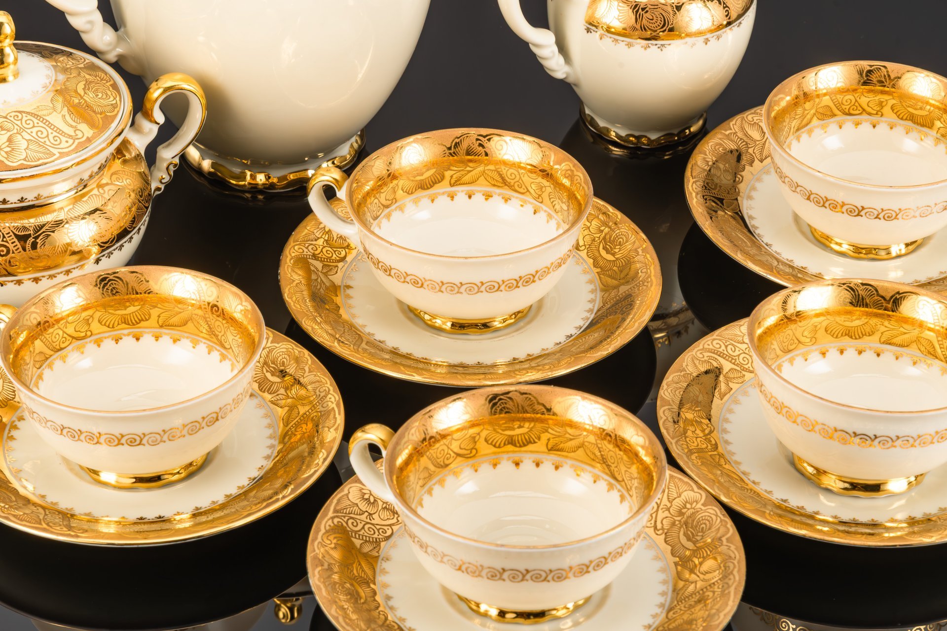 Сервиз кофейный на 6 персон, уркашенный зологченым цветочным декором, фарфор, золочение, Mitterteich Bavaria, Бавария, 1931-1945 гг.