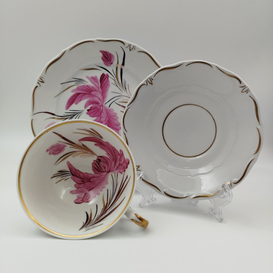Трио чайное с цветочным декором пурпурного оттенка, фарфор, роспись, золочение, Weimar Porzellan (Веймарский фарфор), ГДР, 1949-1980 гг.