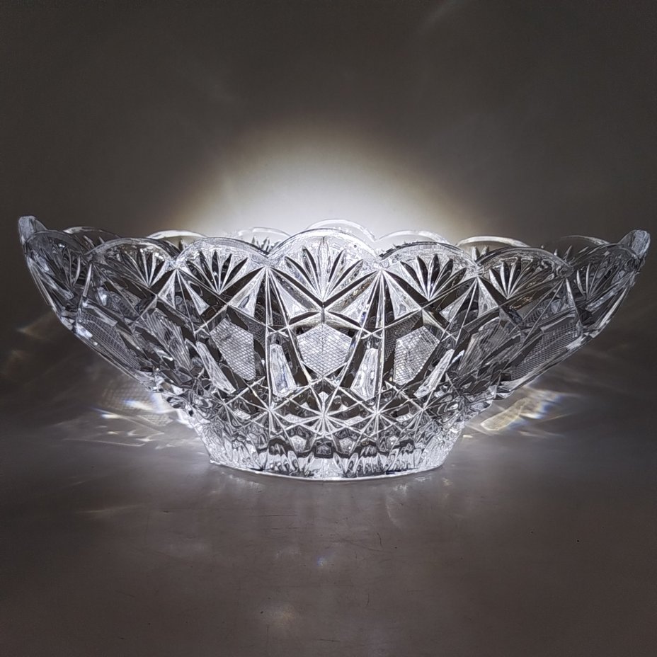 Конфетница (фруктовница) в форме ладьи с резным рельефным декором, хрусталь, пресс, резьба, Восточная Европа, 1970-1990 гг.