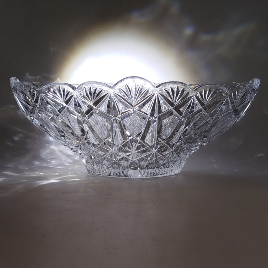 Конфетница (фруктовница) в форме ладьи с резным рельефным декором, хрусталь, пресс, резьба, Восточная Европа, 1970-1990 гг.