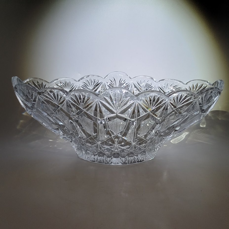 Конфетница (фруктовница) в форме ладьи с резным рельефным декором, хрусталь, пресс, резьба, Восточная Европа, 1970-1990 гг.