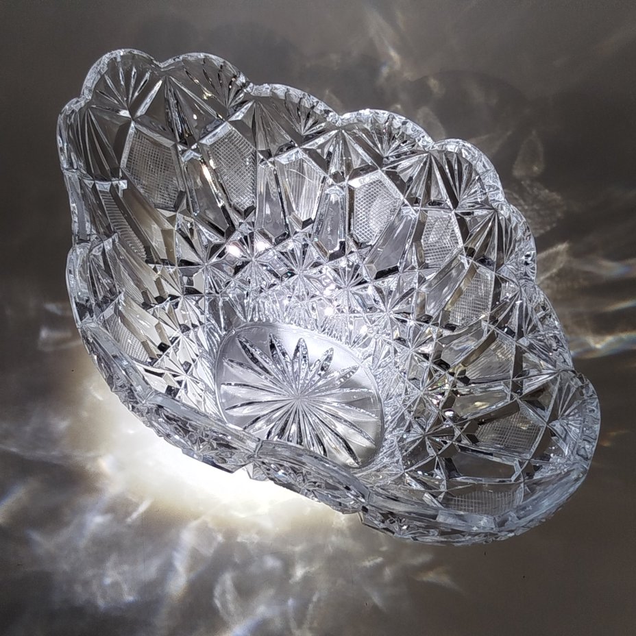 Конфетница (фруктовница) в форме ладьи с резным рельефным декором, хрусталь, пресс, резьба, Восточная Европа, 1970-1990 гг.
