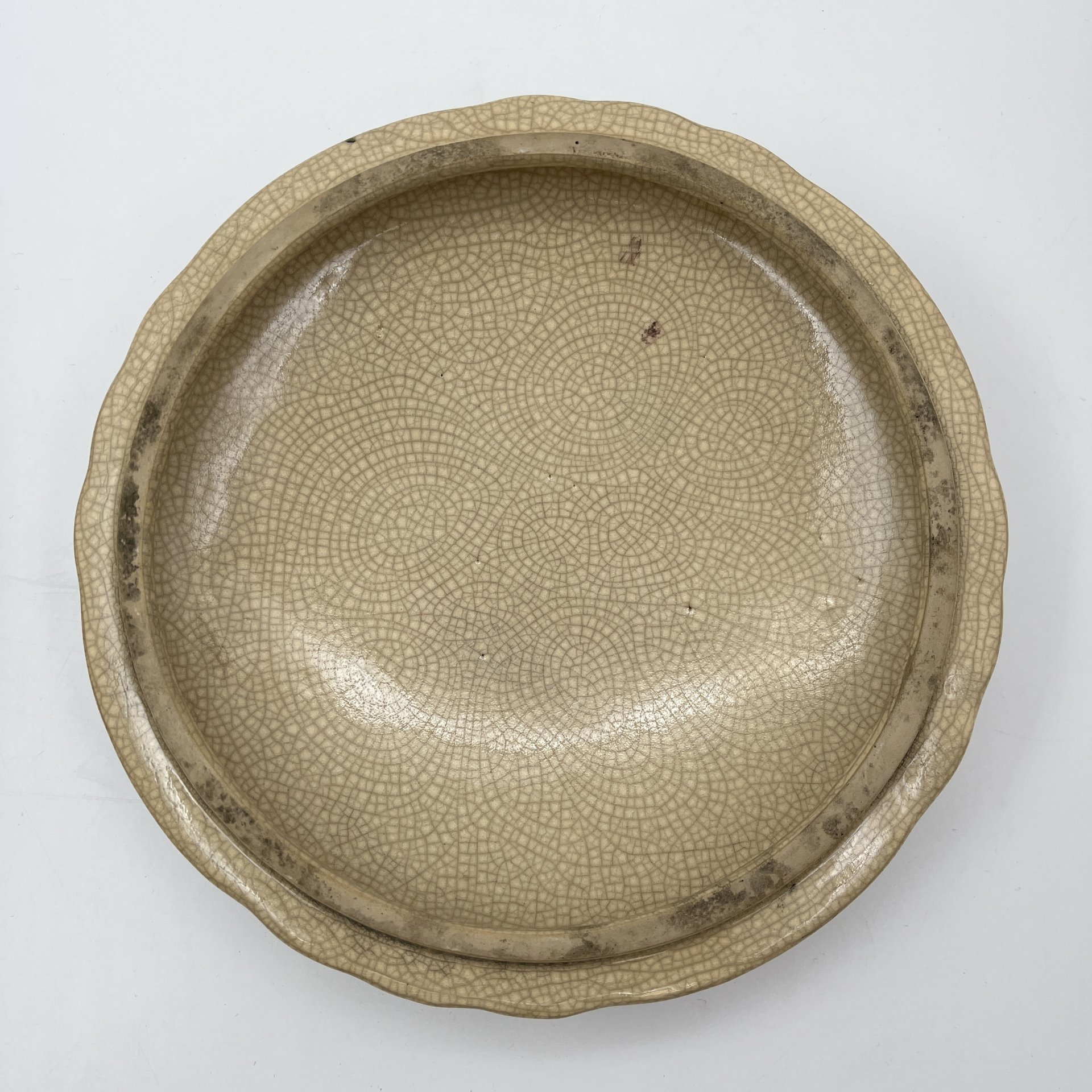 Шкатулка (ёмкость для хранения), украшенная изображением красной смородины, фаянс, деколь, кракелюр, Западная Европа, 1950-1970 гг.