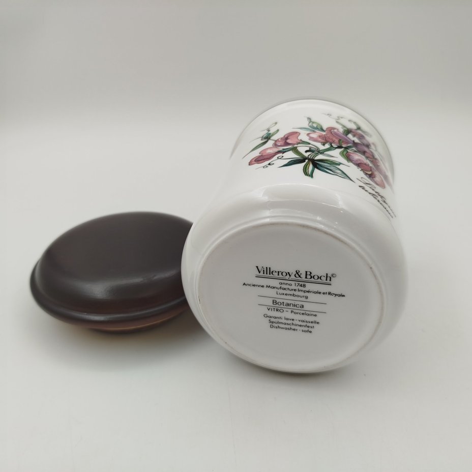 Банка "Lathyrus tuberosus" ("Латирус бугристый") для сыпучих продуктов (для чая, специй), серия "Botanica", фарфор, деколь, дерево (крышка), Villeroy & Boch, Люксембург, 1980-2002 гг.