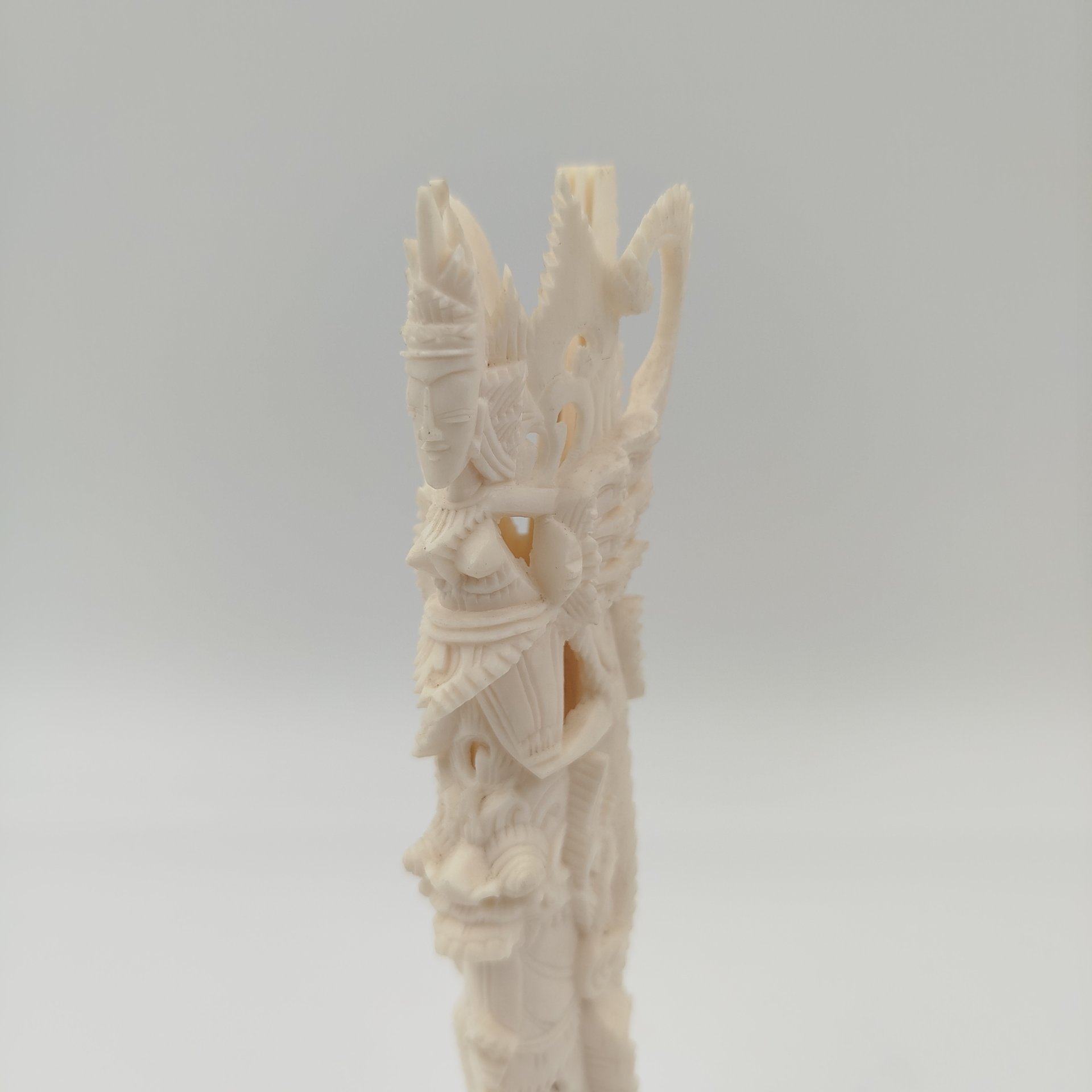 Статуэтка "Божество индонезийского пантеона", кость, резьба, Индонезия, 1980-2000 гг.