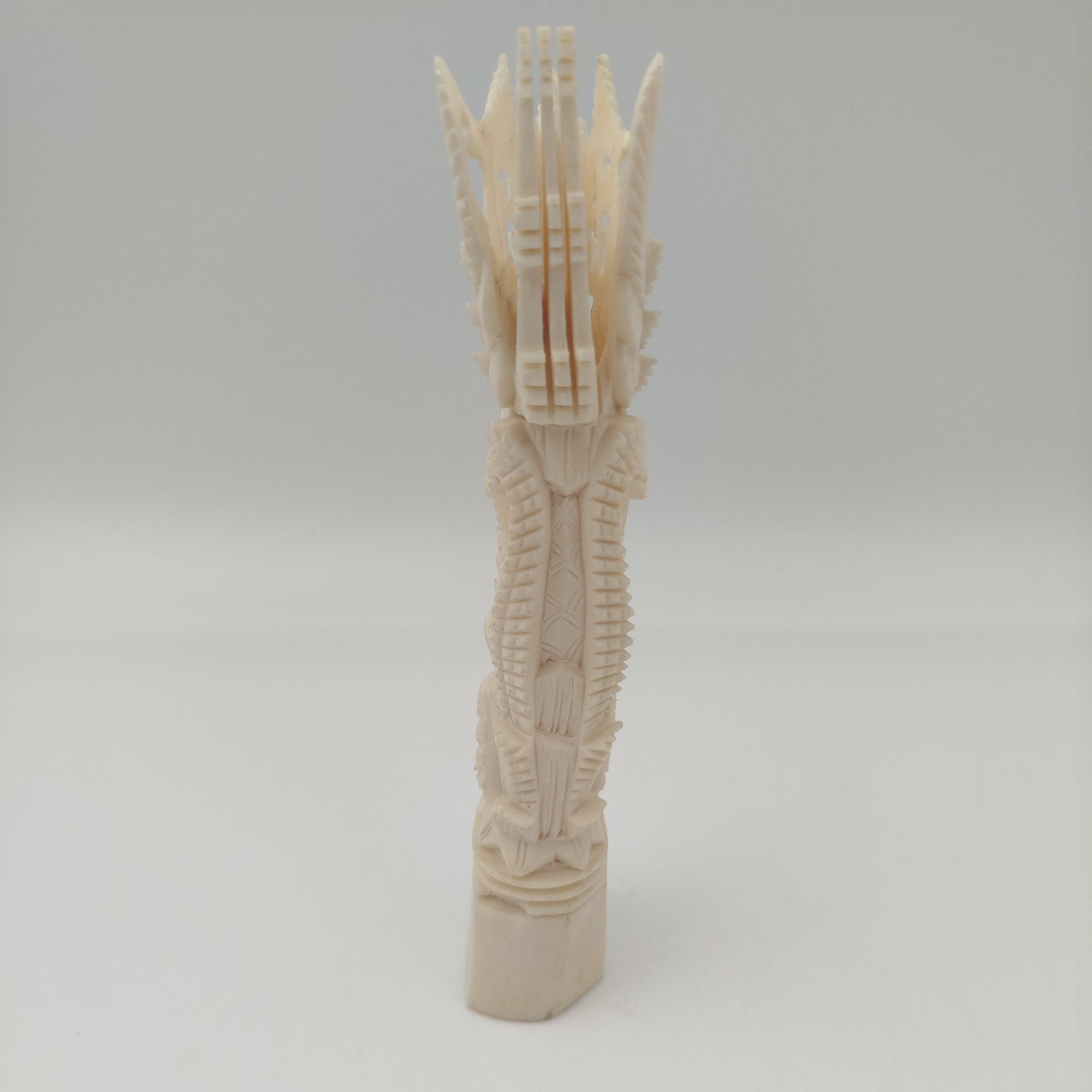 Статуэтка "Божество индонезийского пантеона", кость, резьба, Индонезия, 1980-2000 гг.