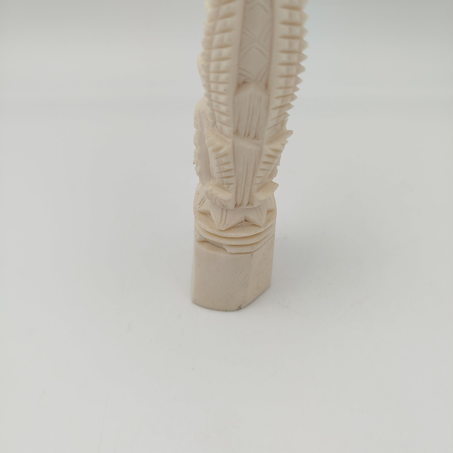 Статуэтка "Божество индонезийского пантеона", кость, резьба, Индонезия, 1980-2000 гг.