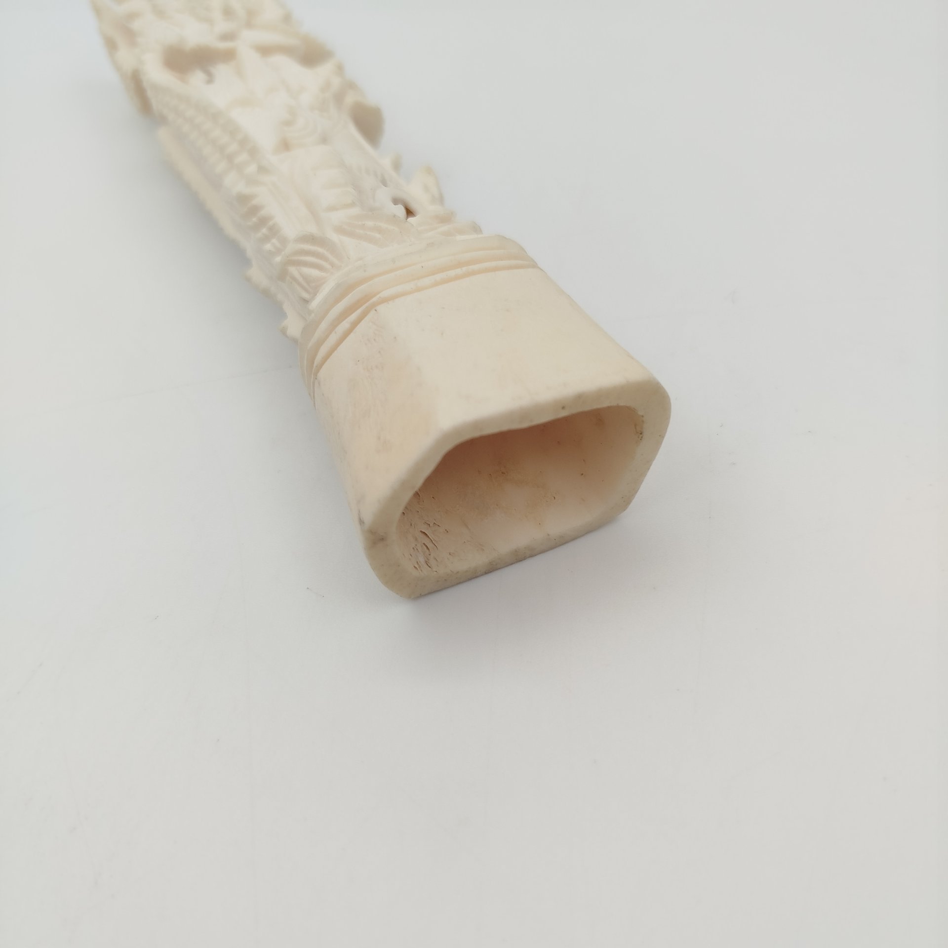 Статуэтка "Божество индонезийского пантеона", кость, резьба, Индонезия, 1980-2000 гг.