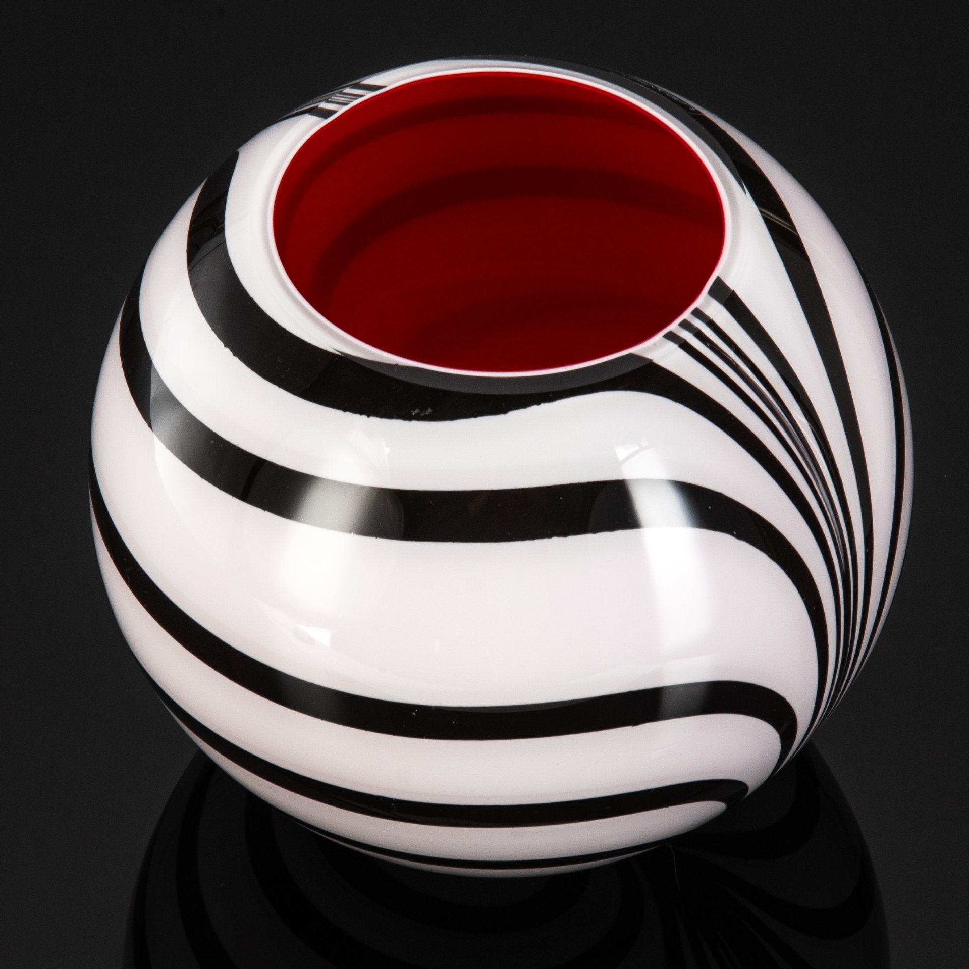 Ваза шарообразной формы "Зебра", Loranto Glass
