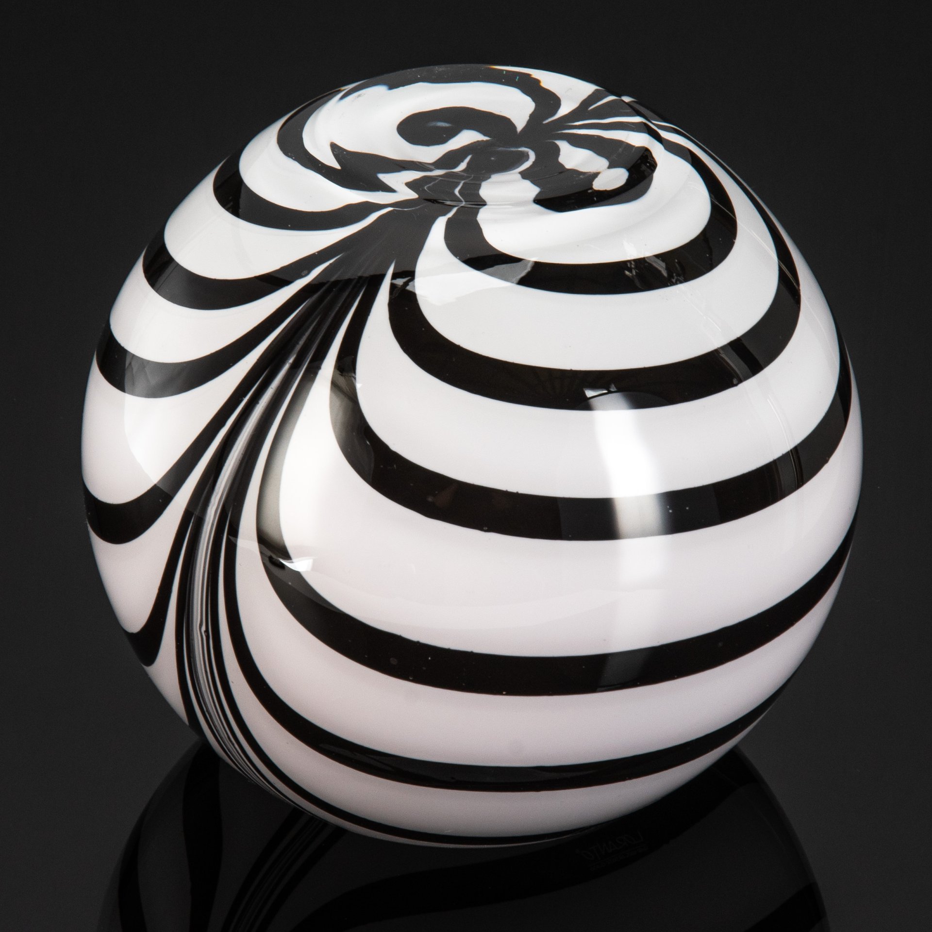 Ваза шарообразной формы "Зебра", Loranto Glass