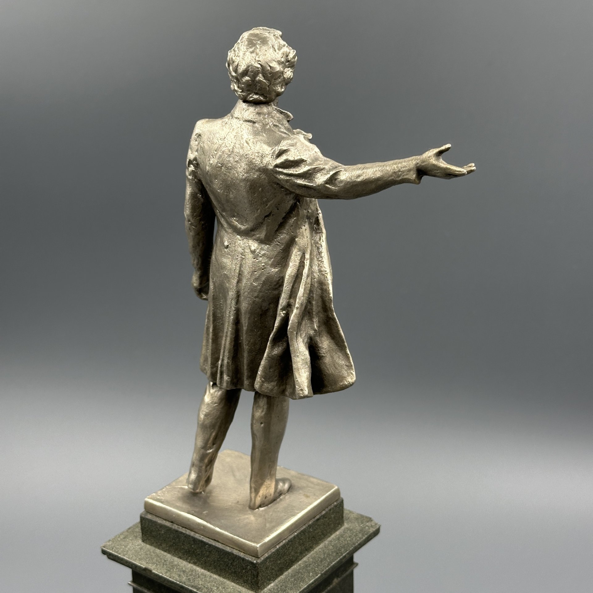 Скульптура "Памятник А. С. Пушкину", по модели скульптора М. К. Аникушина и архитектора В. А. Петрова
