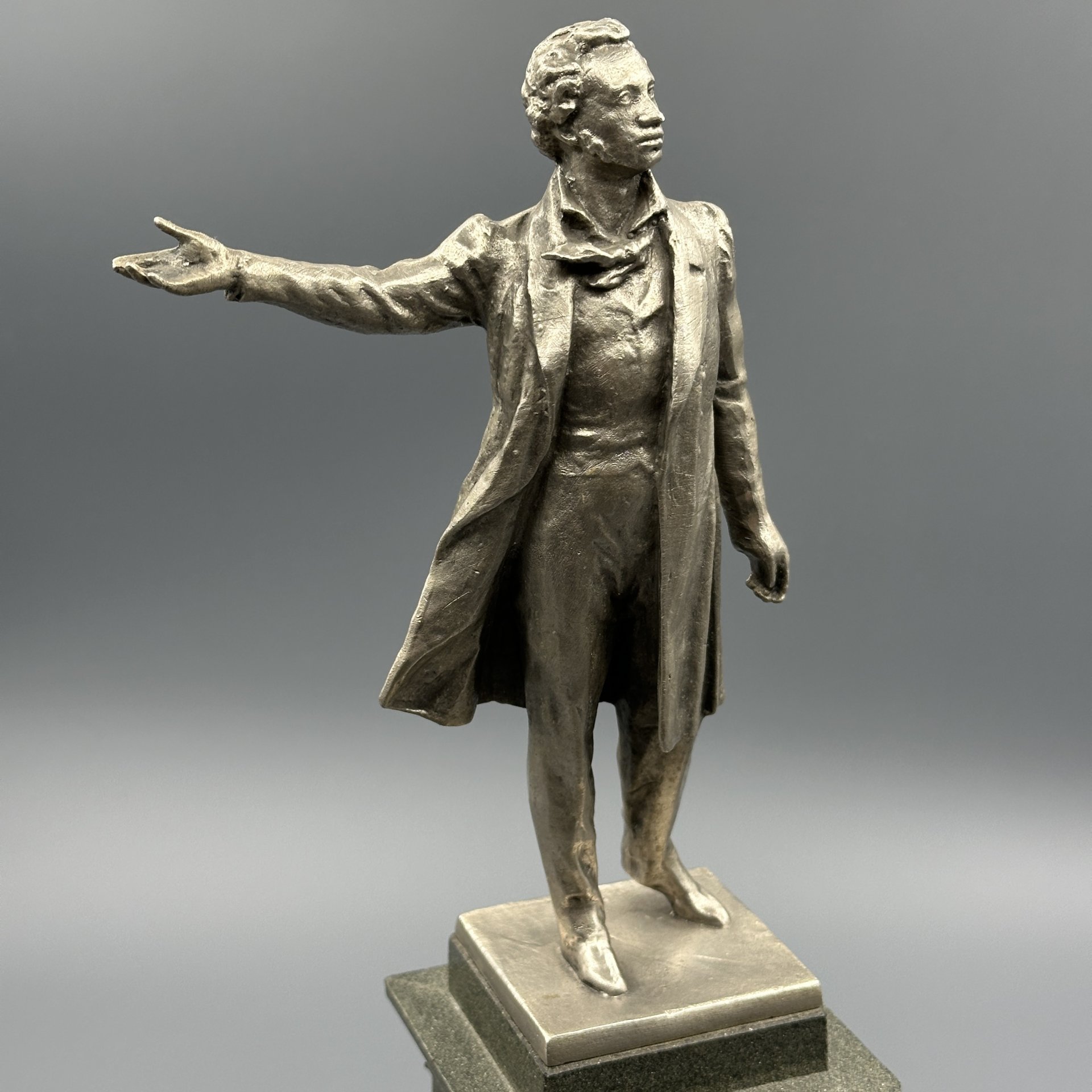 Скульптура "Памятник А. С. Пушкину", по модели скульптора М. К. Аникушина и архитектора В. А. Петрова
