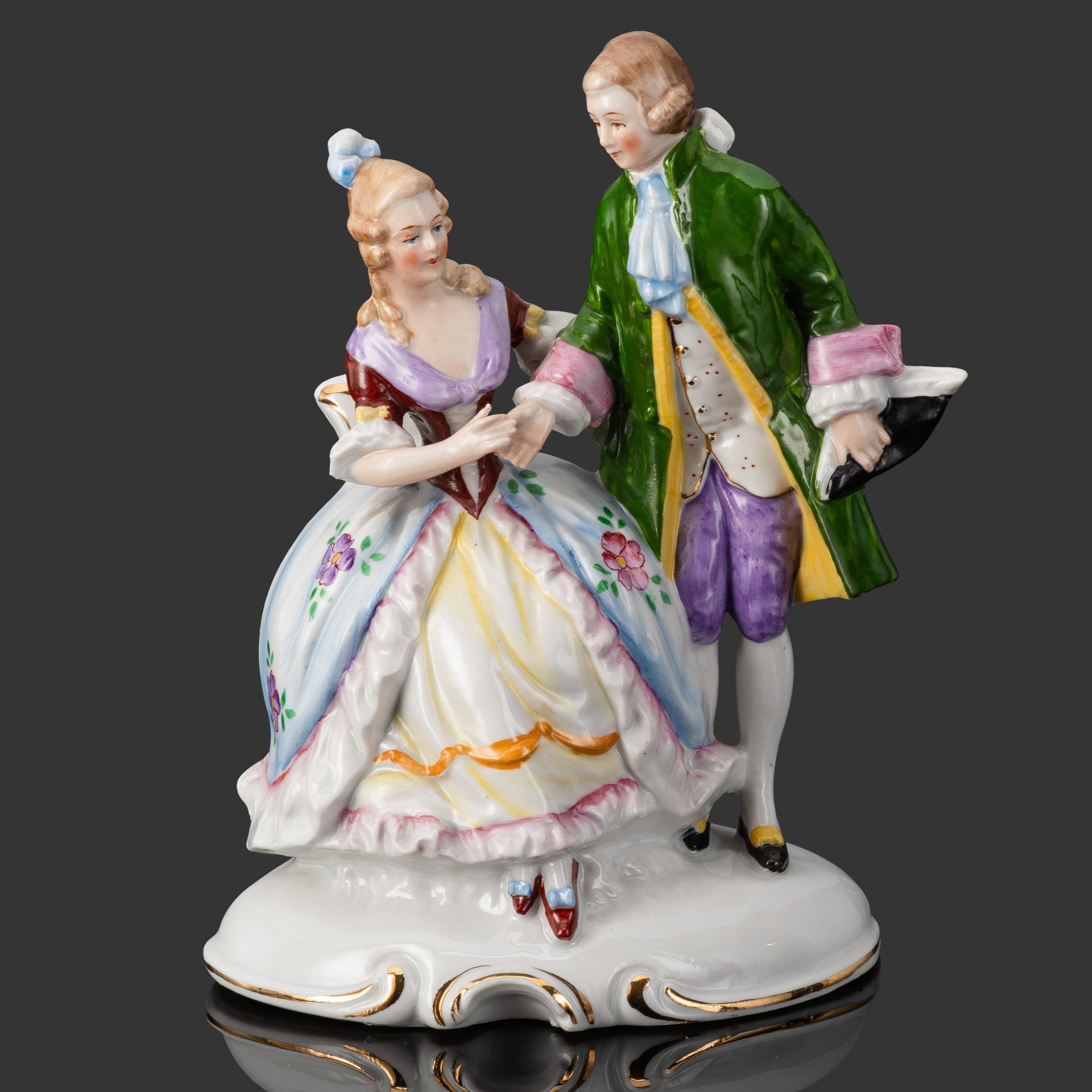 Статуэтка "Галантная сцена" с изображением дамы и кавалера, фарфор, роспись, золочение, Германия, 1950-1970 гг.