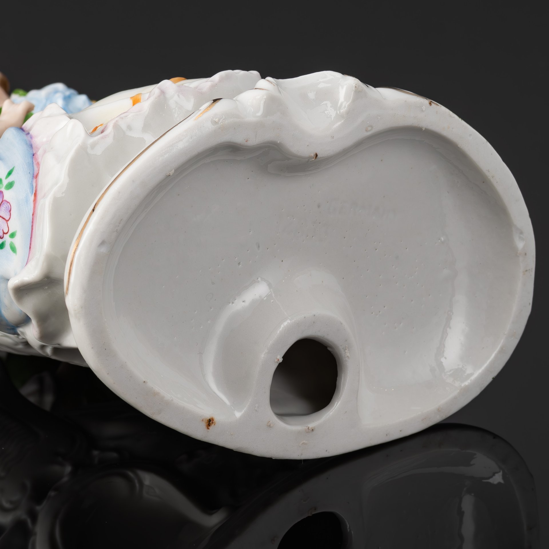 Статуэтка "Галантная сцена" с изображением дамы и кавалера, фарфор, роспись, золочение, Германия, 1950-1970 гг.