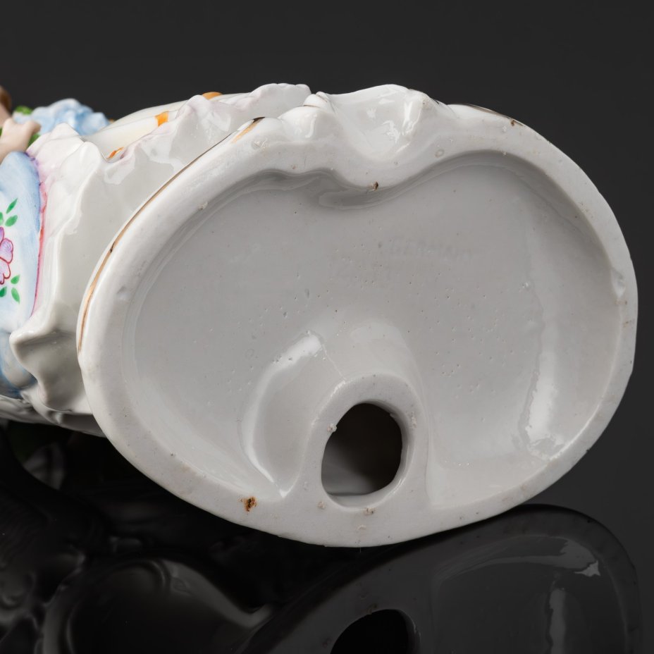 Статуэтка "Галантная сцена" с изображением дамы и кавалера, фарфор, роспись, золочение, Германия, 1950-1970 гг.