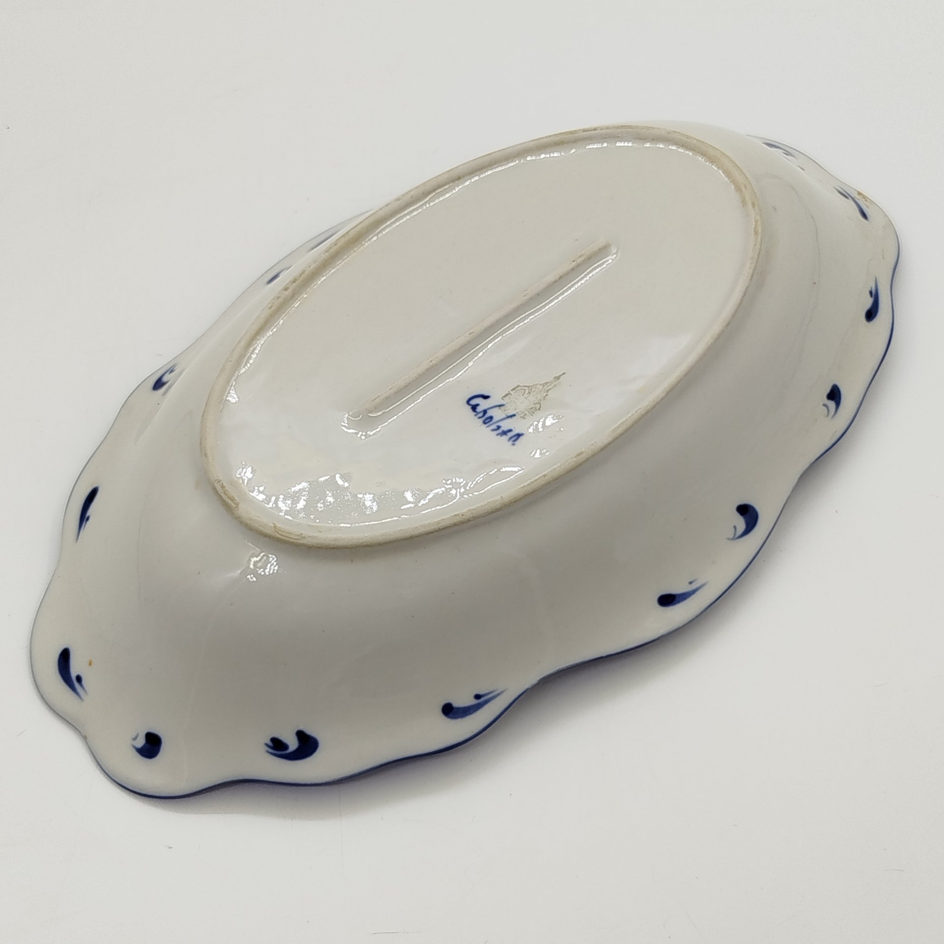 Блюдо сервировочное с цветочным декором, фарфор, роспись, Гжельский фарфоровый завод, Российская Федерация, 1990-2015 гг.