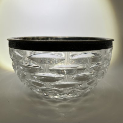 Ваза (конфетница, салатник) с металлическим ободком, украшенным растительным декором