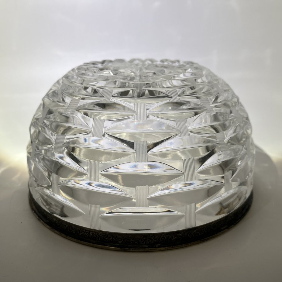 Ваза (конфетница, салатник) с металлическим ободком, украшенным растительным декором