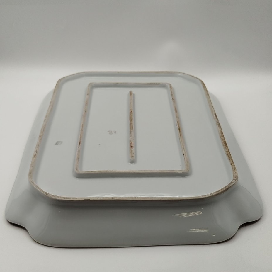 Поднос прямоугольной формы с красно-золотой орнаментальной каймой, фабрика "Zeh, Scherzer & Co"