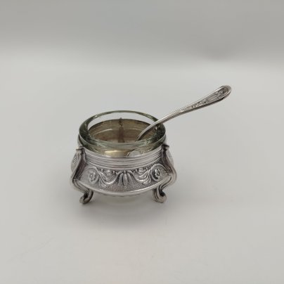 Солонка с ложкой, мНЦ (медь-никель-цинк), стекло (вставка), Мстерский завод художественных изделий «Ювелир», СССР, 1965-1990 гг., Мстерский завод художественных изделий «Ювелир»