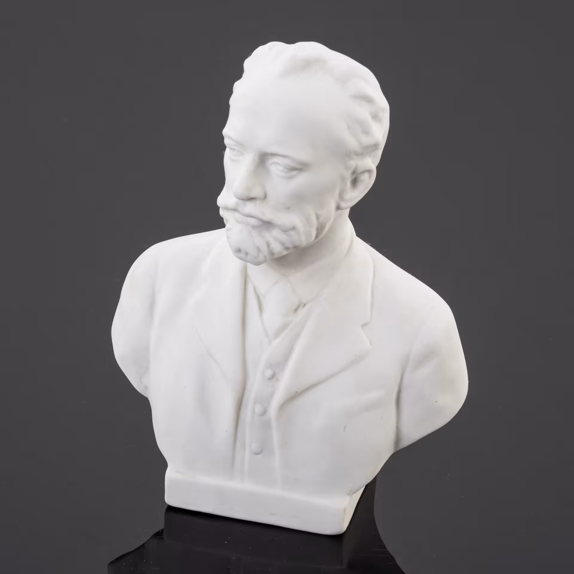 Бюст "П.И. Чайковский", Ленинградский завод фарфоровых изделий (ЛЗФИ)