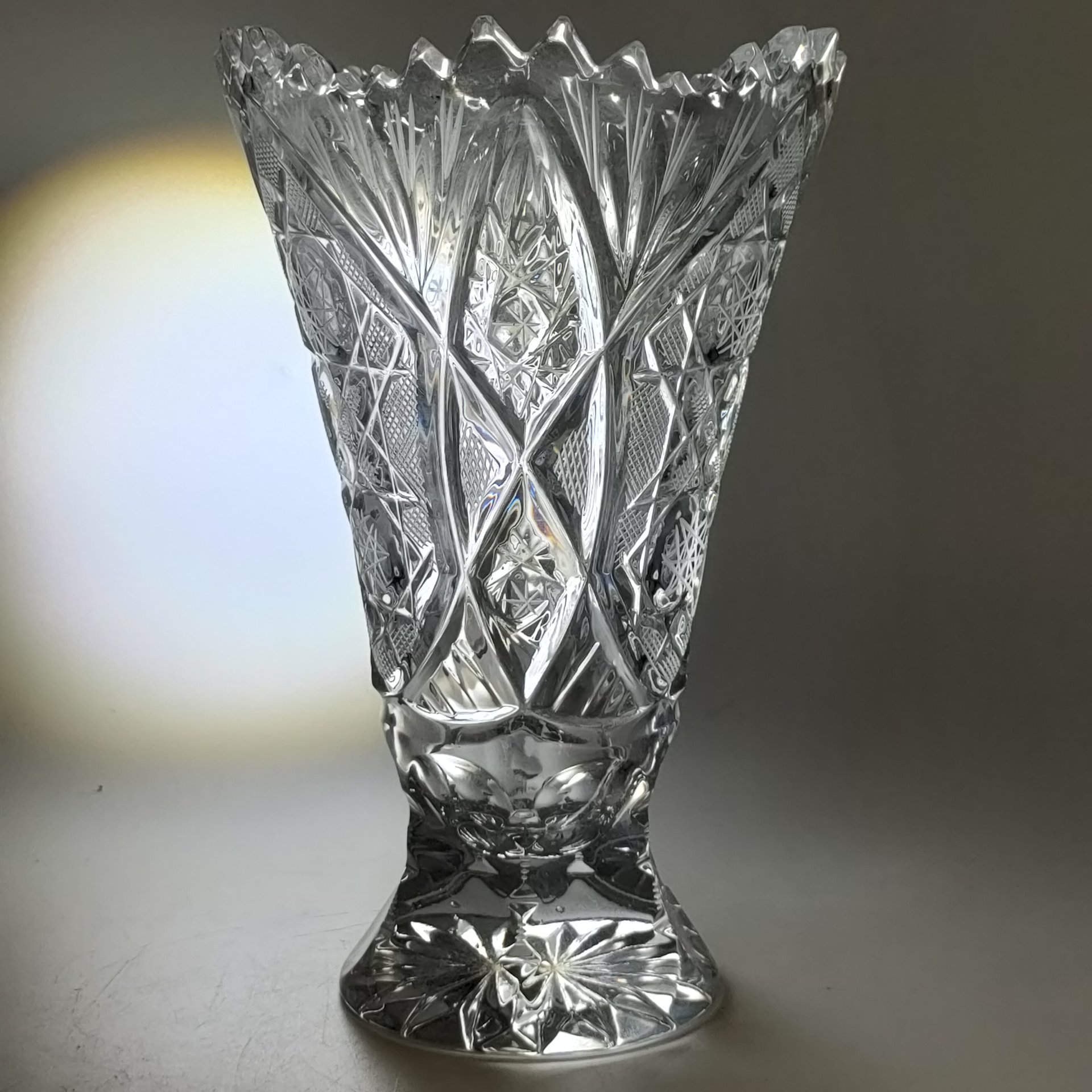 Ваза для цветов с резным декором, хрусталь, алмазная грань, СССР, 1970-1990 гг.