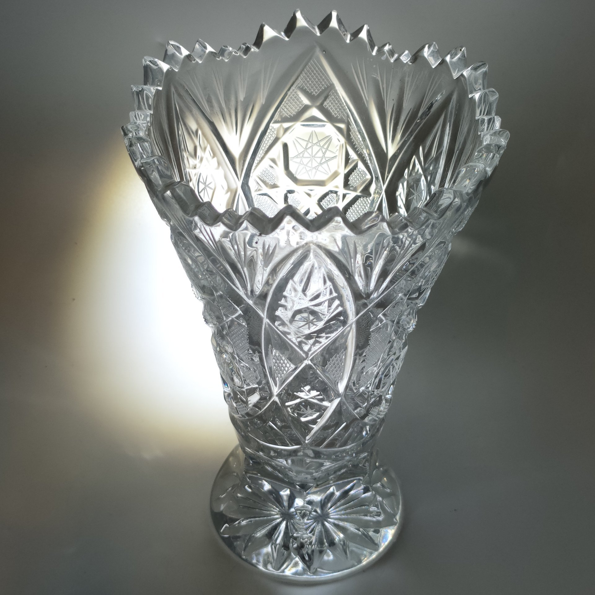 Ваза для цветов с резным декором, хрусталь, алмазная грань, СССР, 1970-1990 гг.