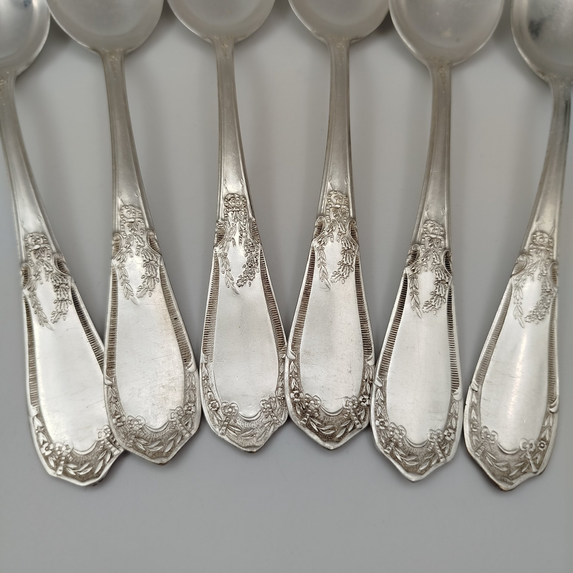 Набор из 6-ти столовых ложек с растительным декором