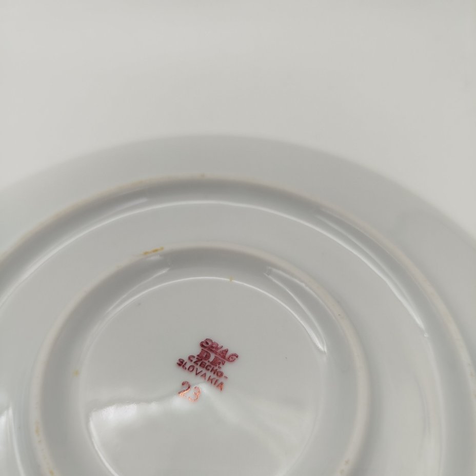 Маслёнка с цветочным декором в розово-зеленой гамме, фарфор, печать, Epiag Royal Czechoslovakia, Чехословакия, 1970-1990 гг.