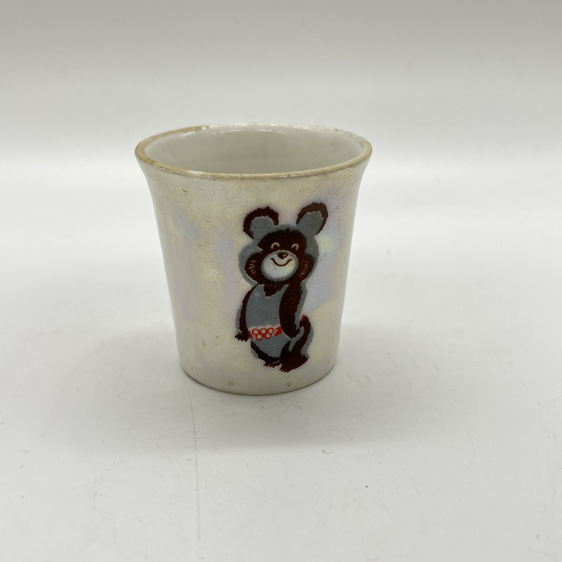 Стопка "Олимпийский мишка", фарфор, деколь, люстр, Горьковский ордена Трудового Красного Знамени завод «Орбита», СССР, 1980 г.