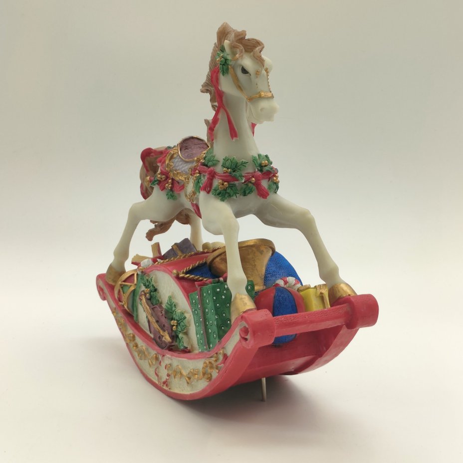 Фигурка музыкальная "Лошадка-качалка", композитный материал, роспись, золочение, Китай, 2000-2015 гг.