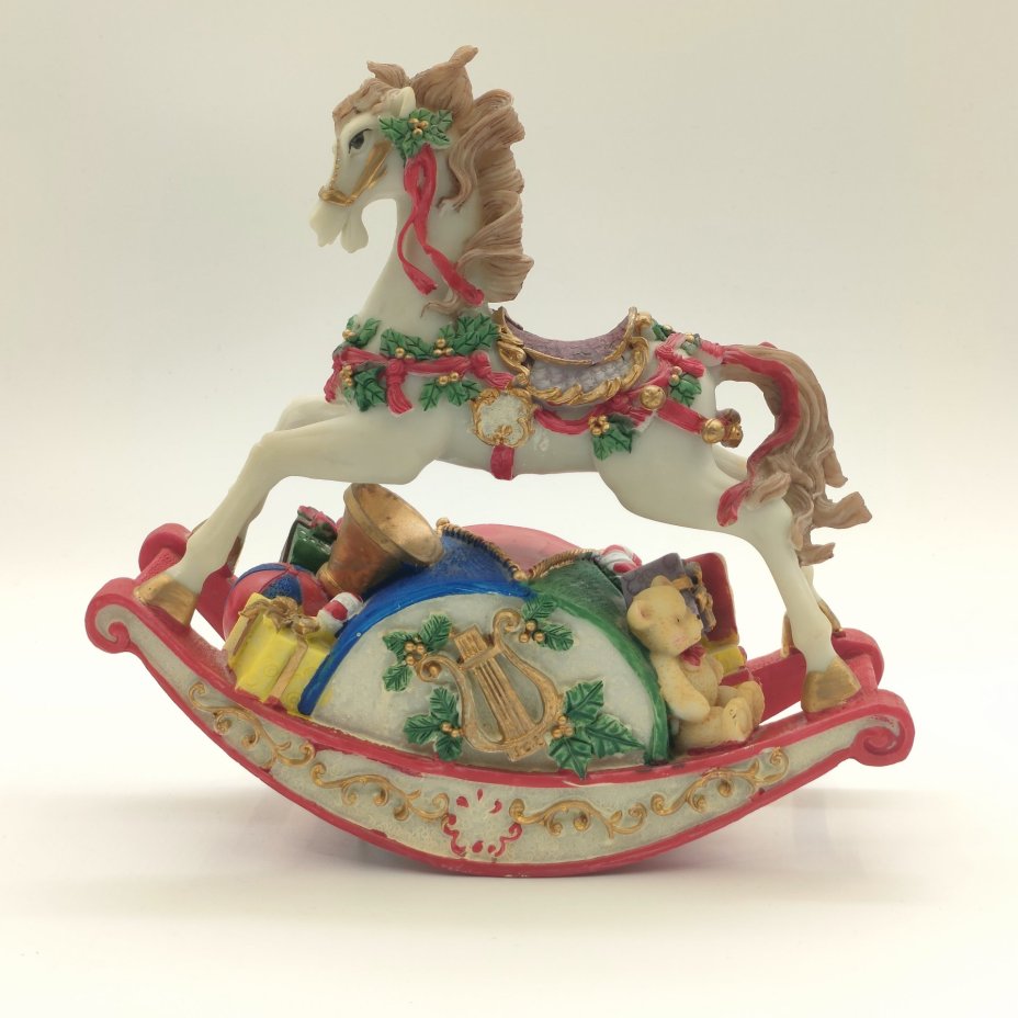 Фигурка музыкальная "Лошадка-качалка", композитный материал, роспись, золочение, Китай, 2000-2015 гг.
